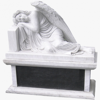 Ангел у надгробья из мрамора